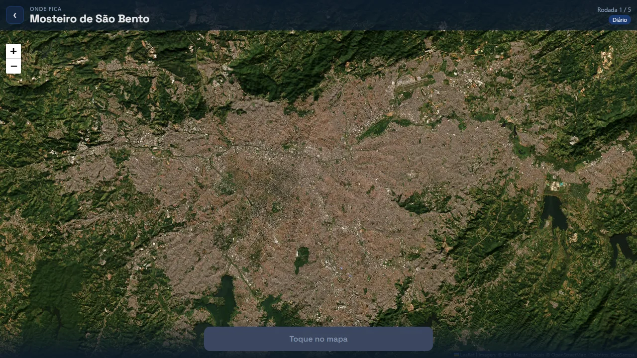 MapTap SP asking the player to find Mosteiro de São Bento on a satellite map.